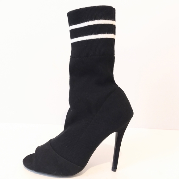 Qupid Black White 4 1/4"  Heel Boots sz 8  NWT - Picture 4 of 9